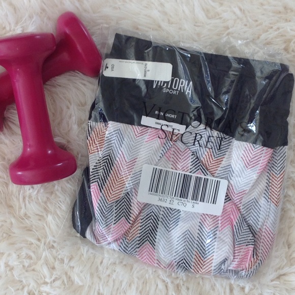 Victoria's Secret Best VSX Shorts - Picture 4 of 5